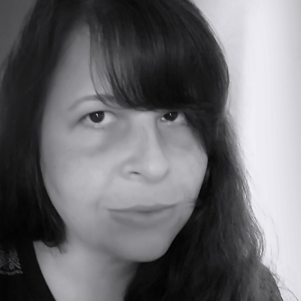 Hi there! I'm elle. Welcome to my closet!